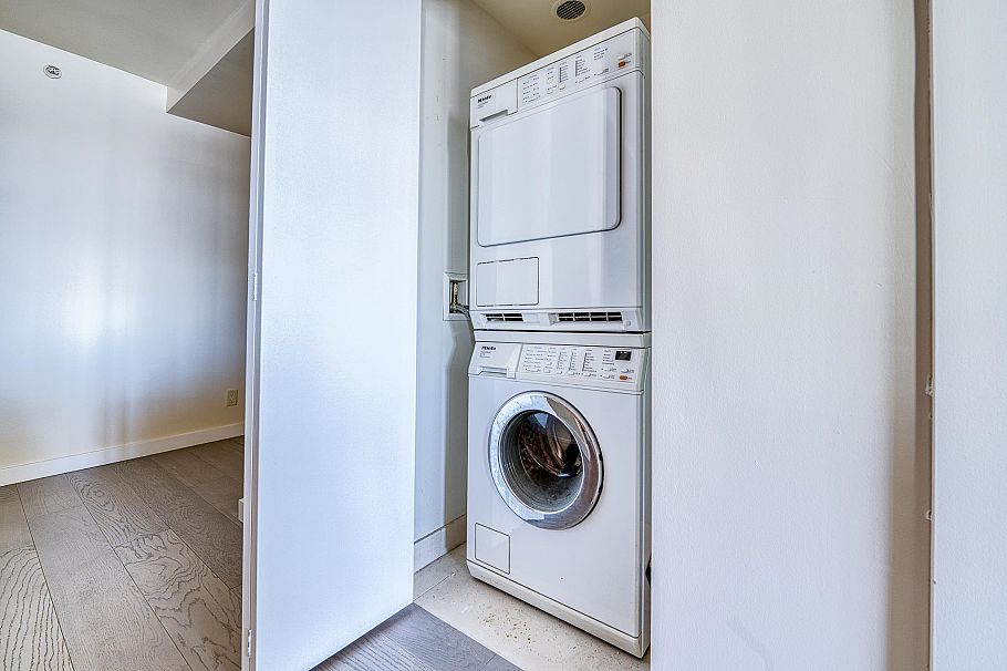 1703 8 Smithe Mews Vancouver, BC - 25