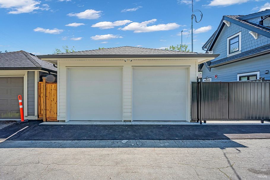 3673 E 48th Avenue Vancouver, BC - 31