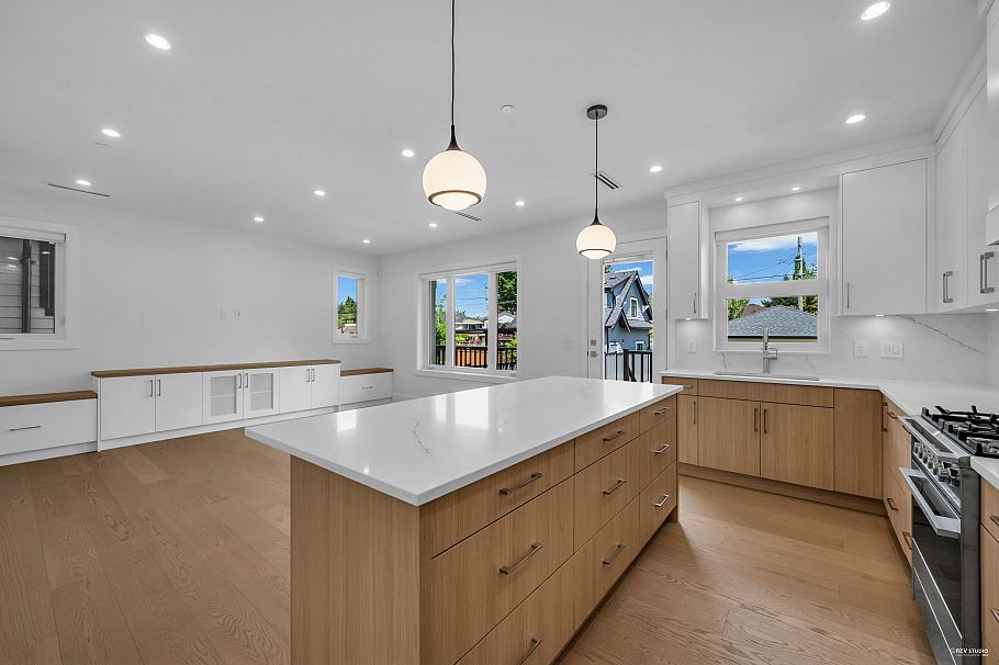 3673 E 48th Avenue Vancouver, BC - 12