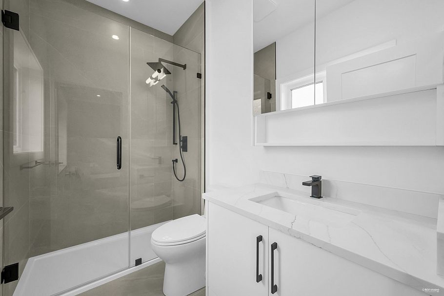 3673 E 48th Avenue Vancouver, BC - 21