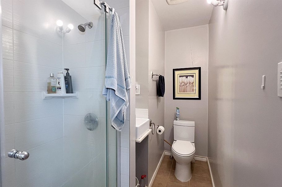 3088 Discovery Street Vancouver, BC - 12