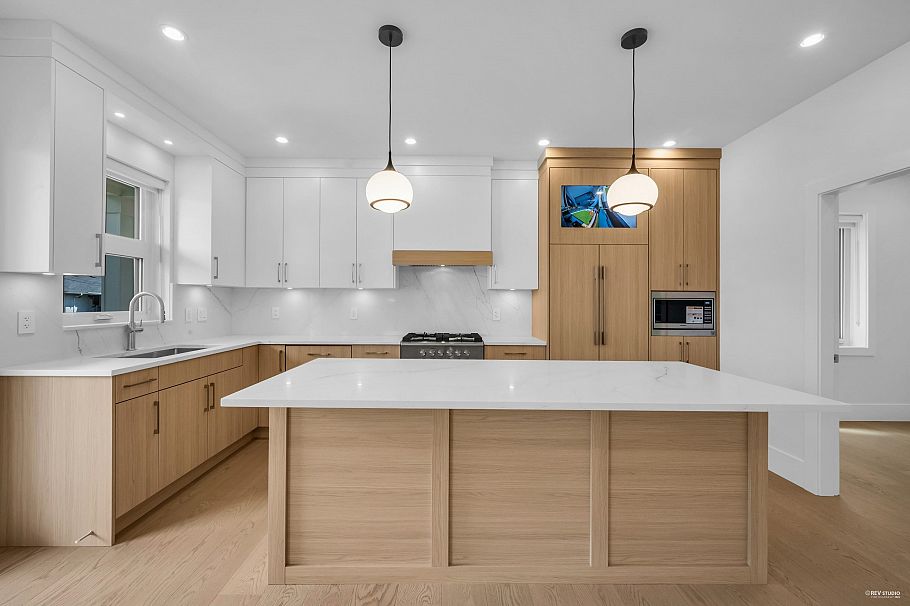 3673 E 48th Avenue Vancouver, BC - 10