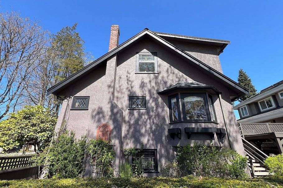 3090 Discovery Street Vancouver, BC - 2