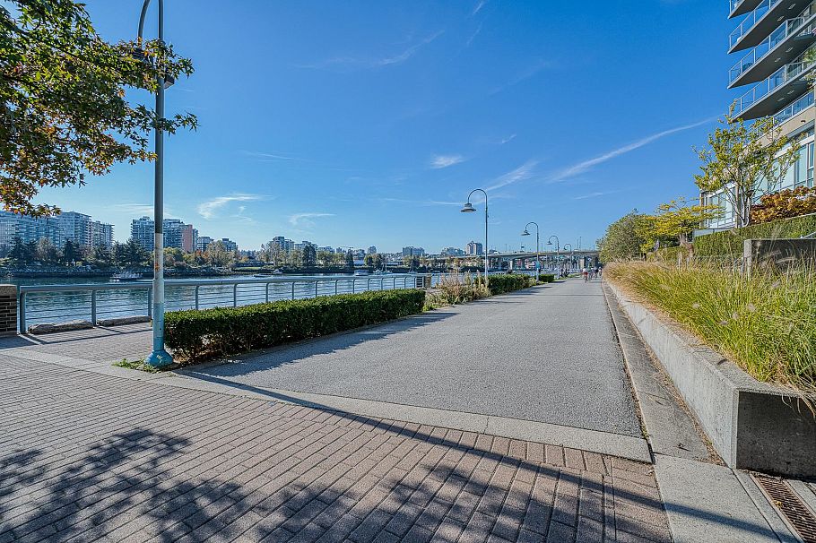 1703 8 Smithe Mews Vancouver, BC - 5