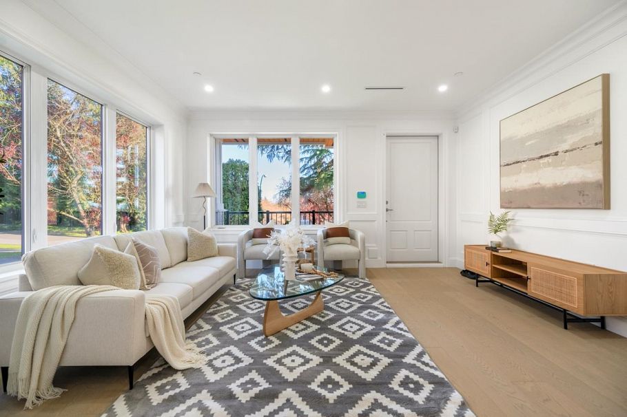 4005 W 35th Avenue Vancouver, BC - 1