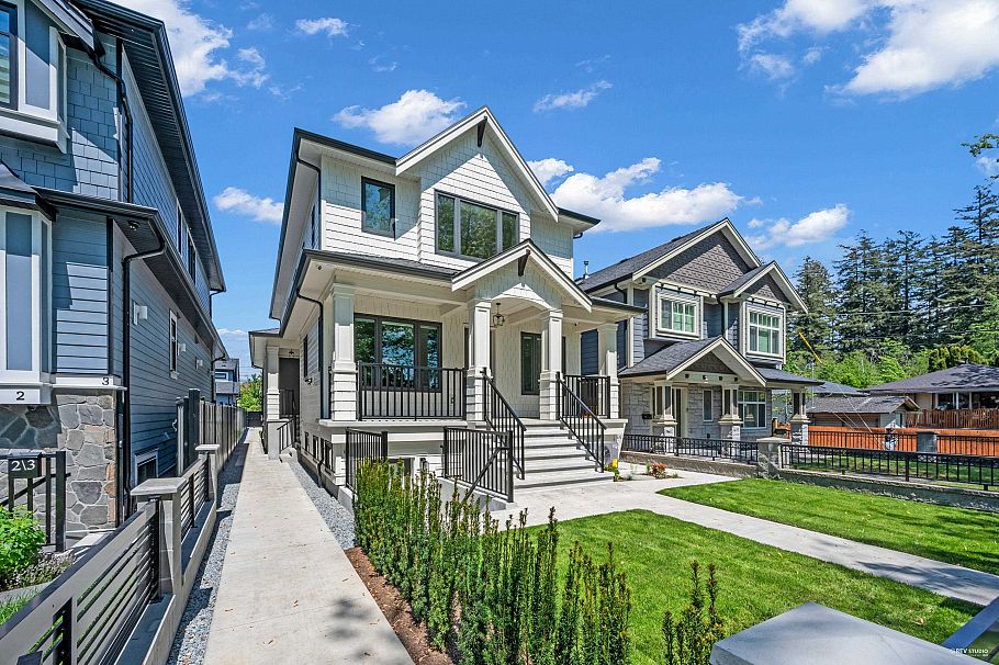 3673 E 48th Avenue Vancouver, BC - 32