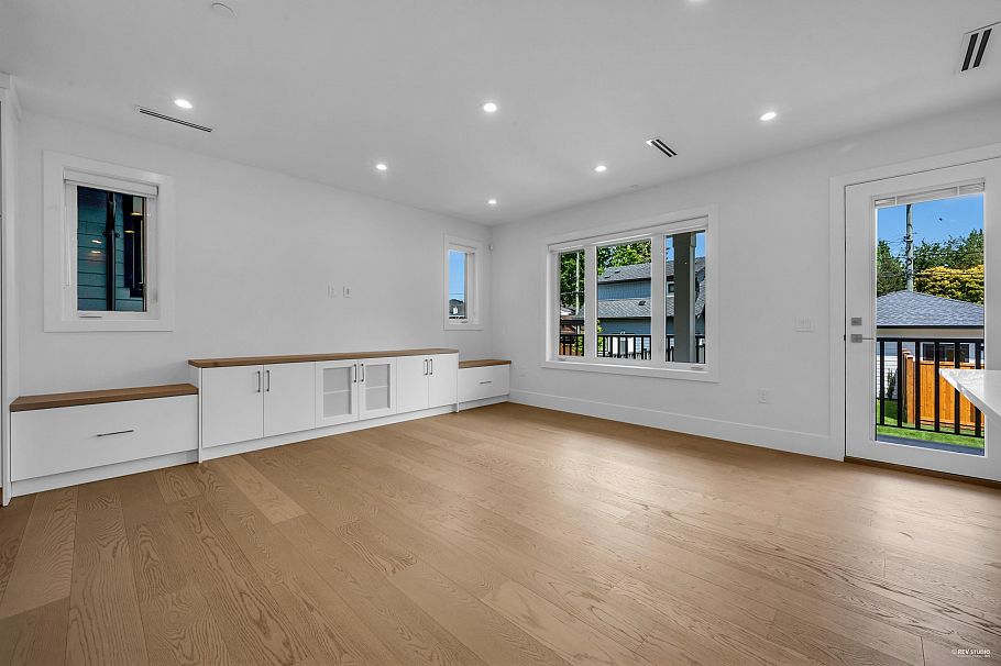 3673 E 48th Avenue Vancouver, BC - 5