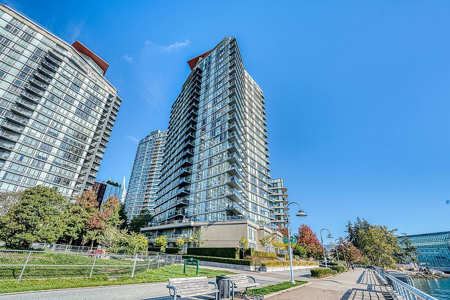 1703 8 Smithe Mews Vancouver, BC - 3