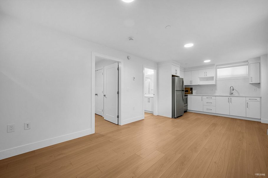 3673 E 48th Avenue Vancouver, BC - 24