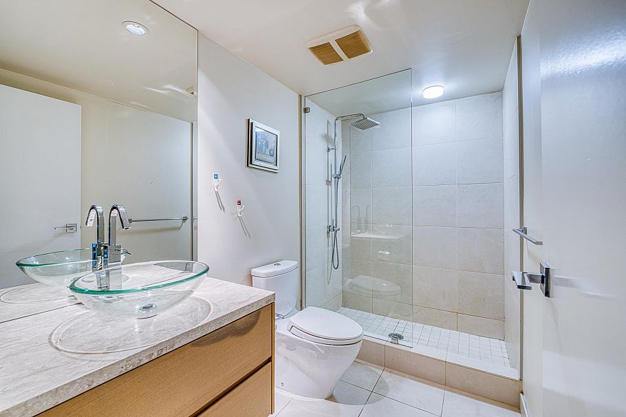 1703 8 Smithe Mews Vancouver, BC - 7