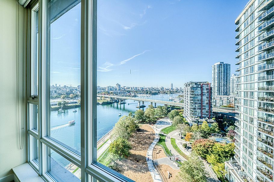 1703 8 Smithe Mews Vancouver, BC - 15