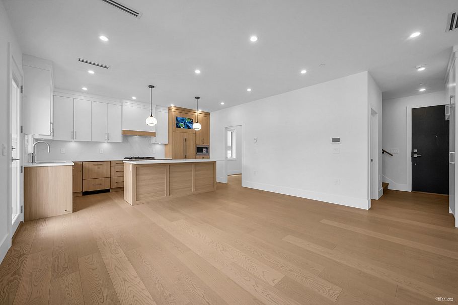 3673 E 48th Avenue Vancouver, BC - 8