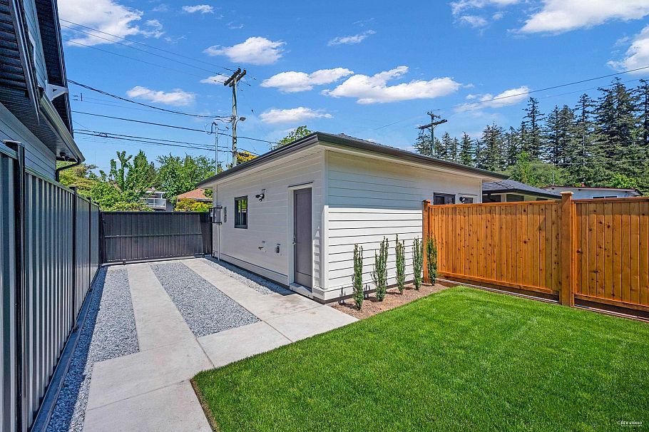 3673 E 48th Avenue Vancouver, BC - 30