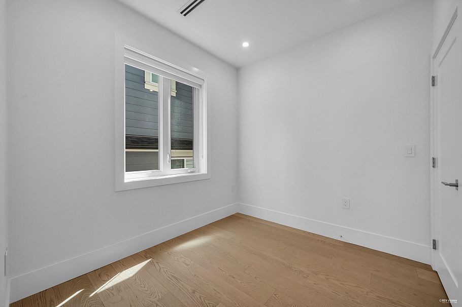 3673 E 48th Avenue Vancouver, BC - 13