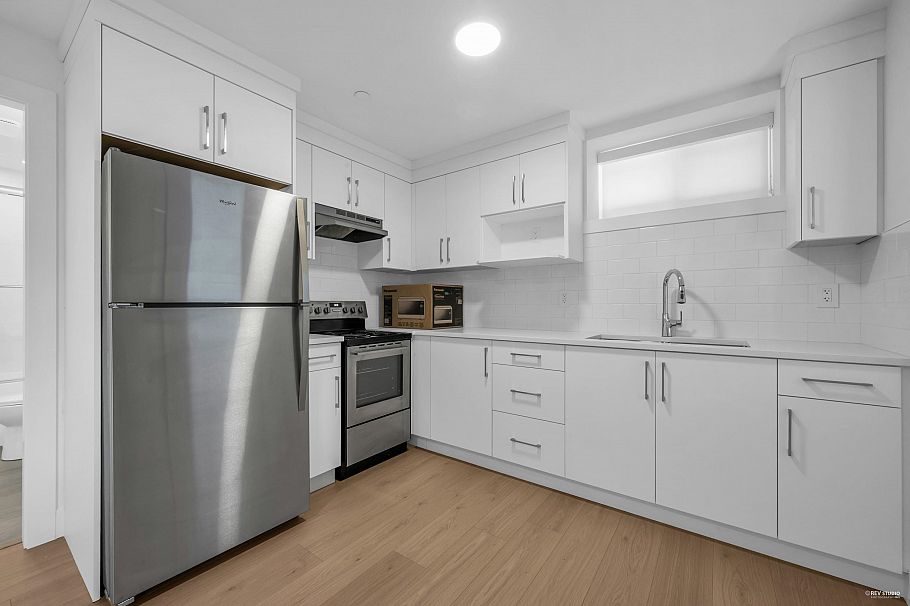 3673 E 48th Avenue Vancouver, BC - 27