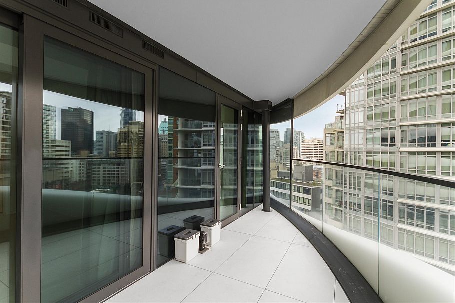 1007 1033 Nelson Street Vancouver, BC - 9