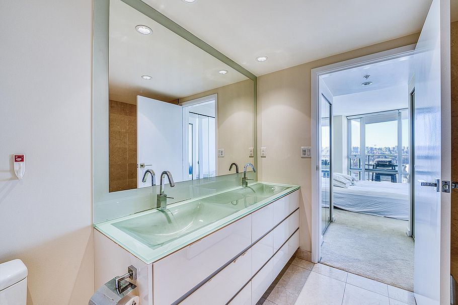 1703 8 Smithe Mews Vancouver, BC - 19