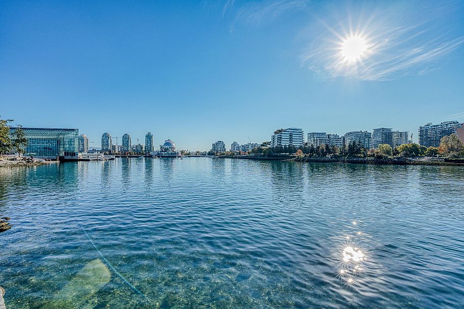 1703 8 Smithe Mews Vancouver, BC - 4