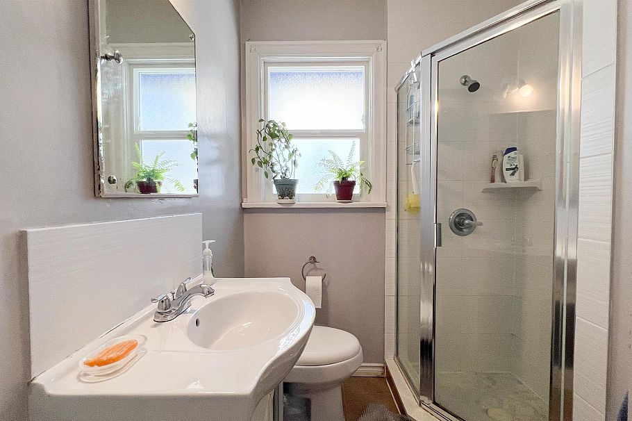 3088 Discovery Street Vancouver, BC - 11