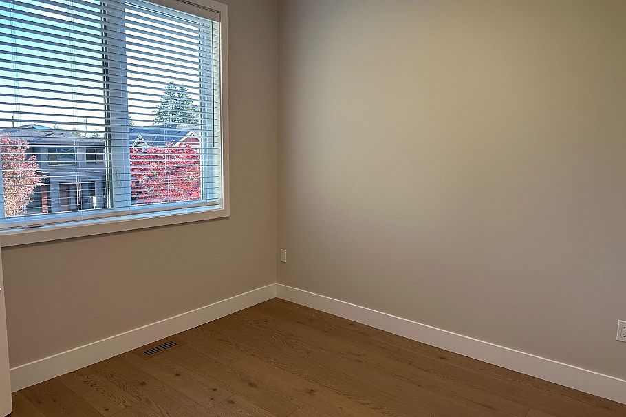 344 E 17th Street North Vancouver, BC - 14