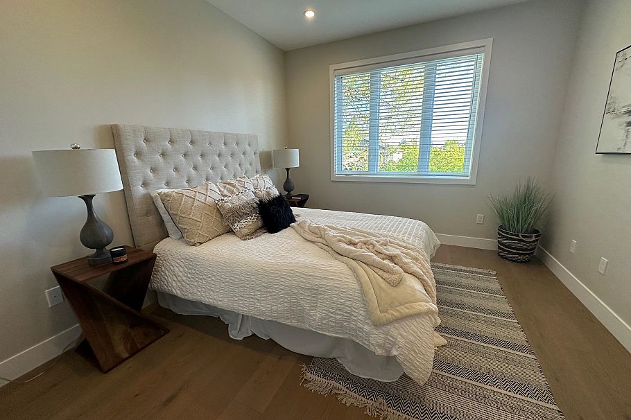 344 E 17th Street North Vancouver, BC - 17