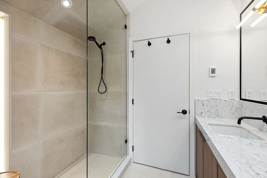 5253 Larch Street Vancouver, BC - 16