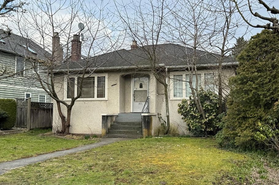 8504 Montcalm Street Vancouver, BC - 1