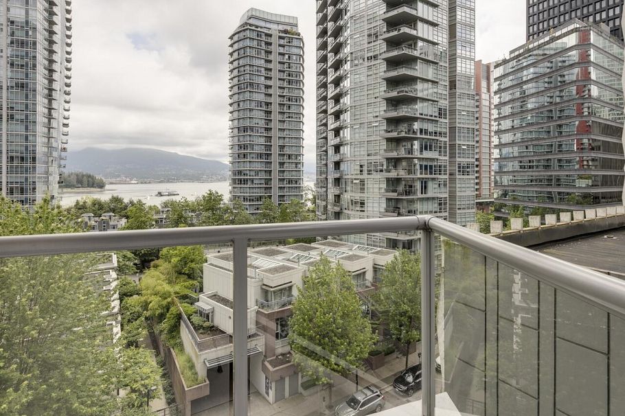 601 1228 W Hastings Street Vancouver, BC - 1