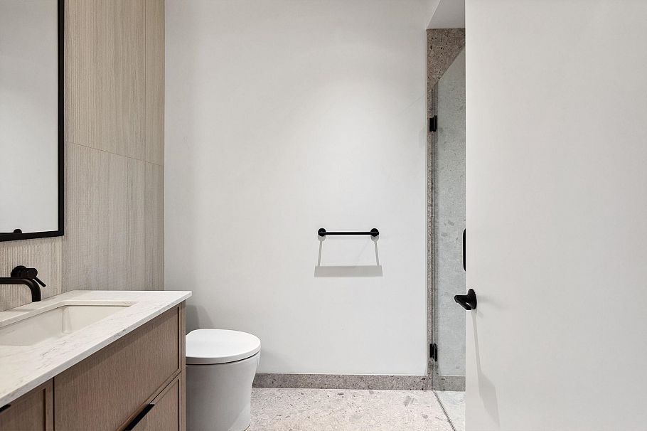 5253 Larch Street Vancouver, BC - 23