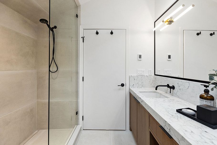 5253 Larch Street Vancouver, BC - 21