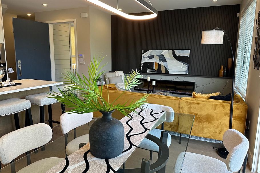 344 E 17th Street North Vancouver, BC - 3