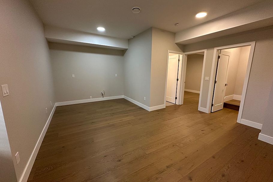 344 E 17th Street North Vancouver, BC - 22