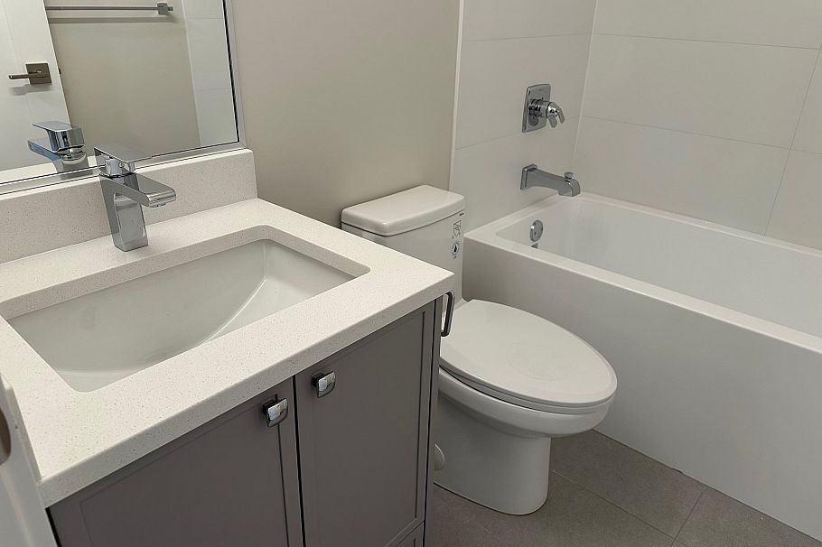 344 E 17th Street North Vancouver, BC - 26