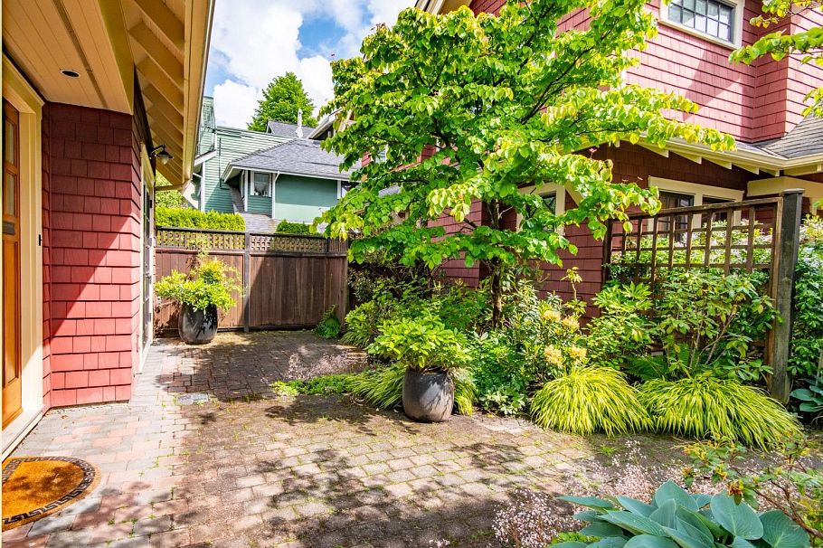 1929 W 15th Avenue Vancouver, BC - 29