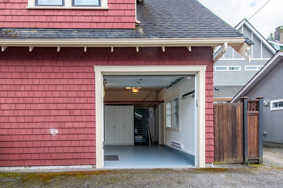 1929 W 15th Avenue Vancouver, BC - 34