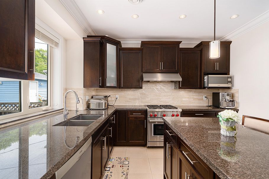 1683 W 64th Avenue Vancouver, BC - 7