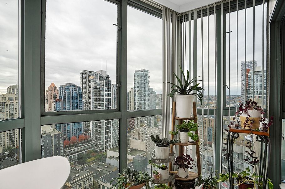 2303 1188 Howe Street Vancouver, BC - 12