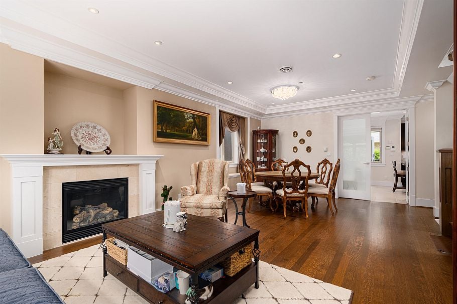 1683 W 64th Avenue Vancouver, BC - 3