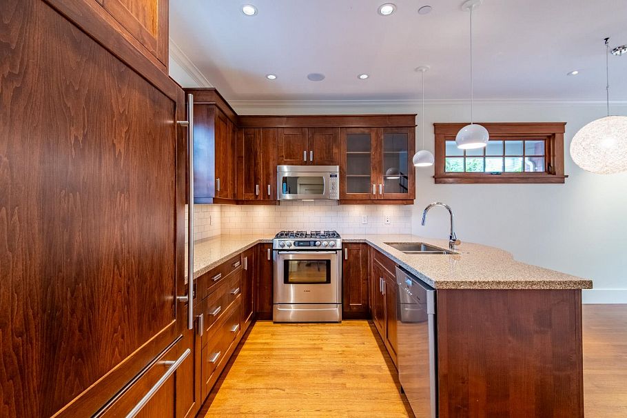 1929 W 15th Avenue Vancouver, BC - 10