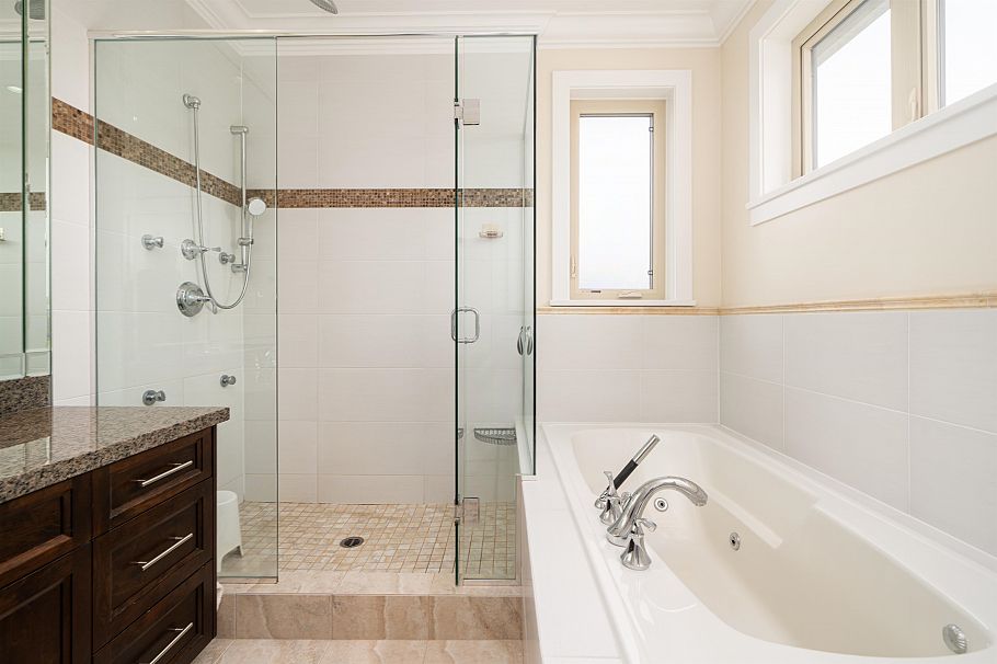 1683 W 64th Avenue Vancouver, BC - 10