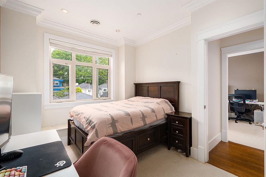 1683 W 64th Avenue Vancouver, BC - 12