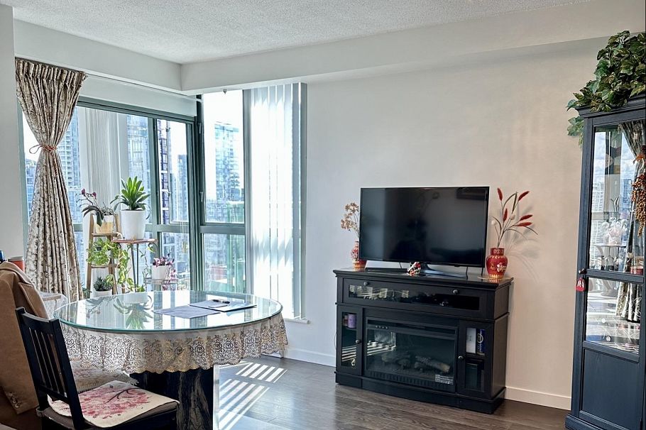 2303 1188 Howe Street Vancouver, BC - 2