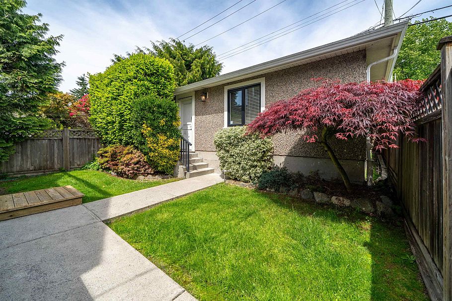 1683 W 64th Avenue Vancouver, BC - 17