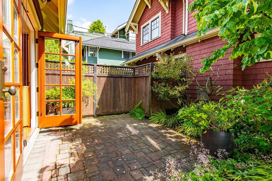 1929 W 15th Avenue Vancouver, BC - 30