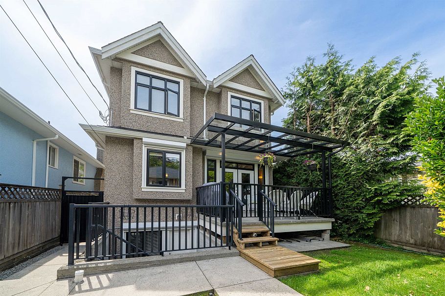 1683 W 64th Avenue Vancouver, BC - 18