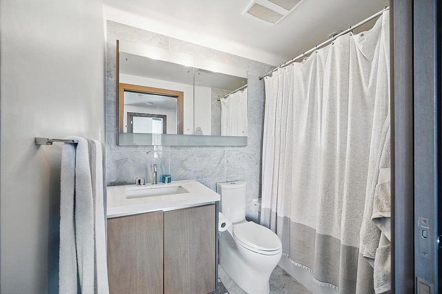 1221 68 Smithe Street Vancouver, BC - 10