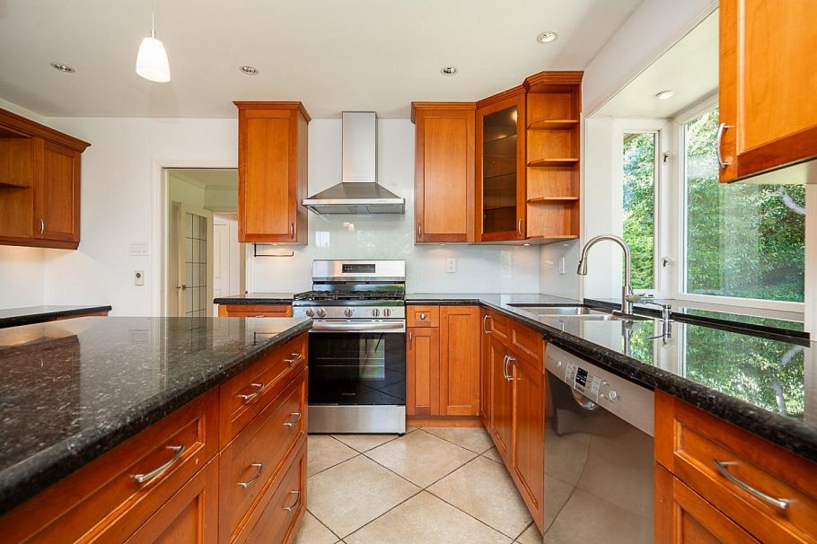 1358 E 14th Street North Vancouver, BC - 8