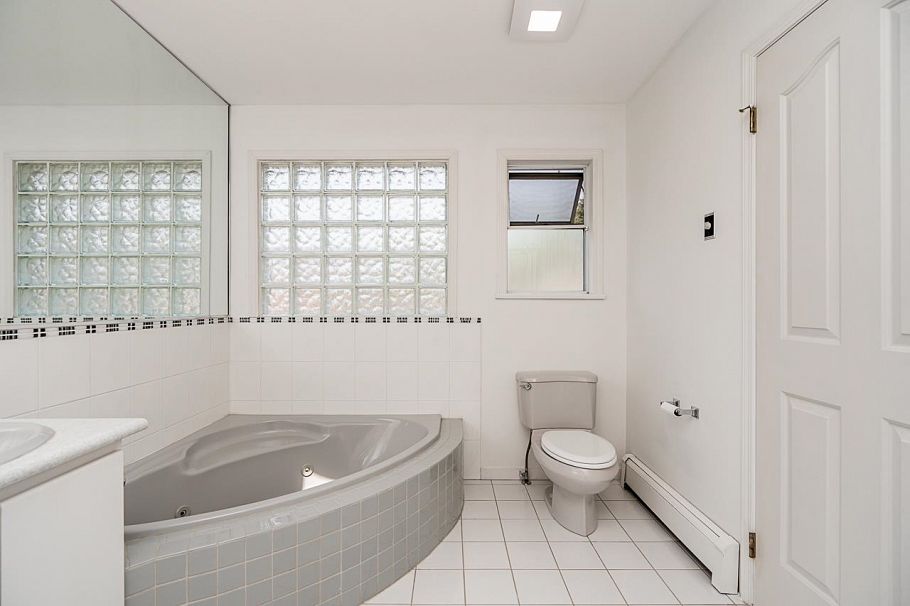 2133 W 49th Avenue Vancouver, BC - 18