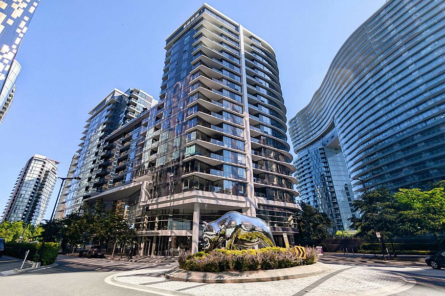 1221 68 Smithe Street Vancouver, BC - 1