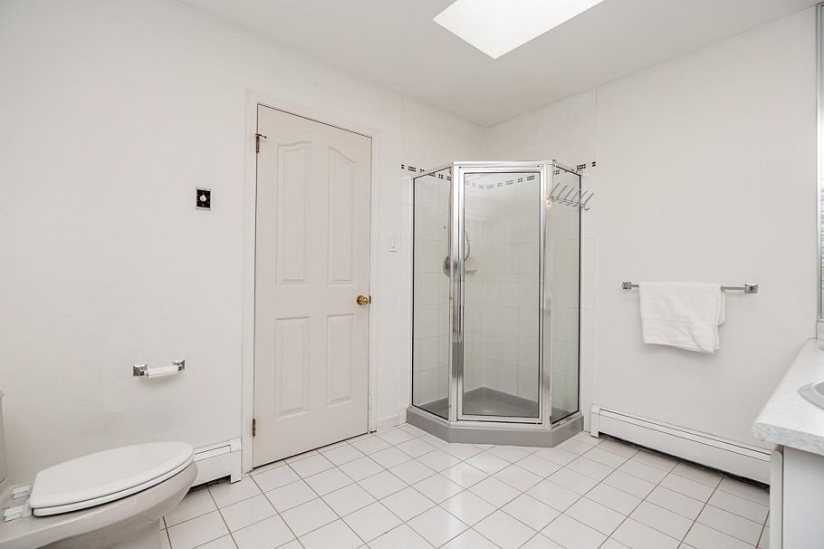 2133 W 49th Avenue Vancouver, BC - 19